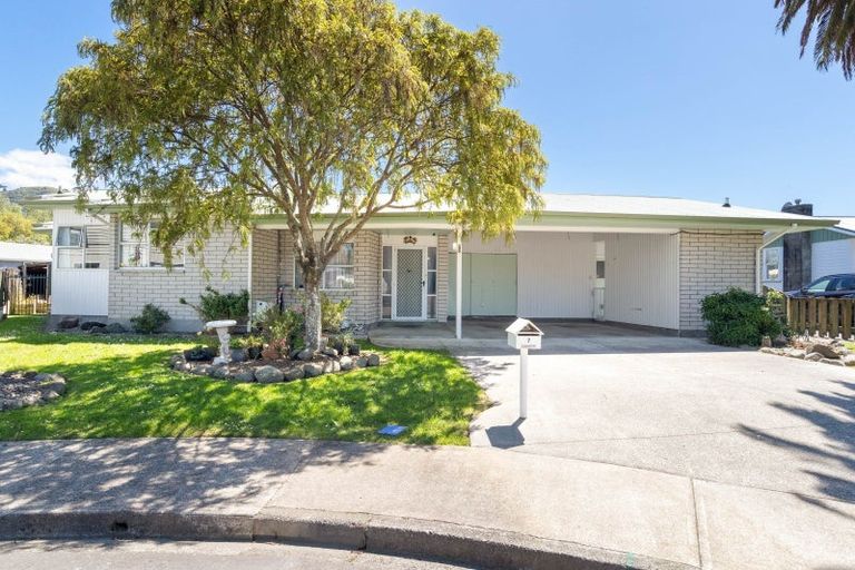 Photo of property in 7 Snell Grove, Clouston Park, Upper Hutt, 5018