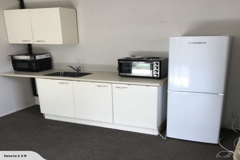 Photo of property in 21 Piko Crescent, Riccarton, Christchurch, 8041