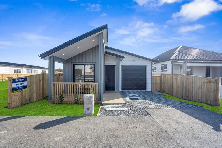 Photo of property in 12 Woven Place, Karaka, 2113