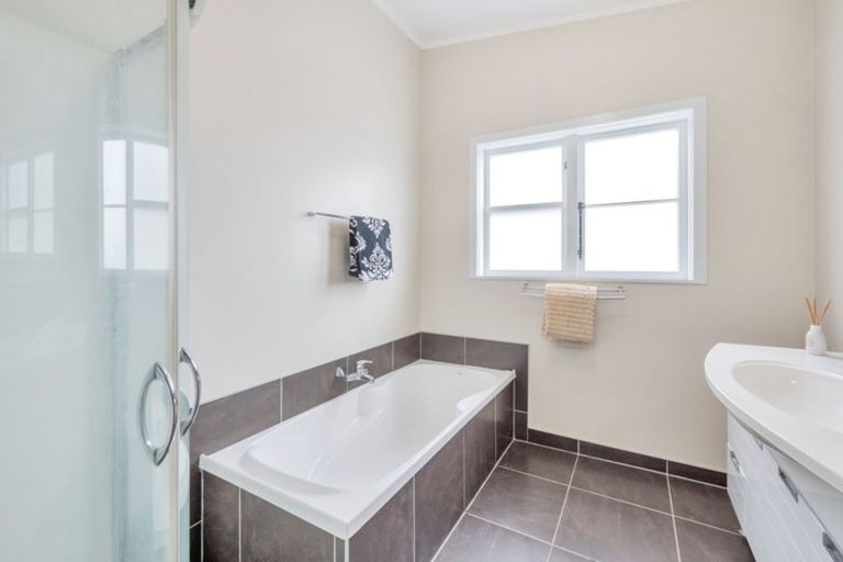 Photo of property in 4 Nelson Street, Helensville, 0800