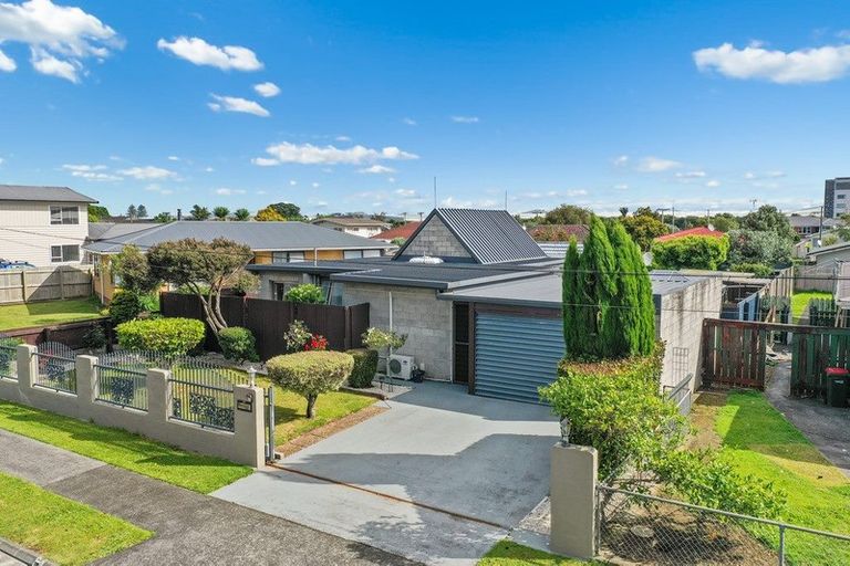 Photo of property in 18 Kohinoor Avenue, Mangere, Auckland, 2022