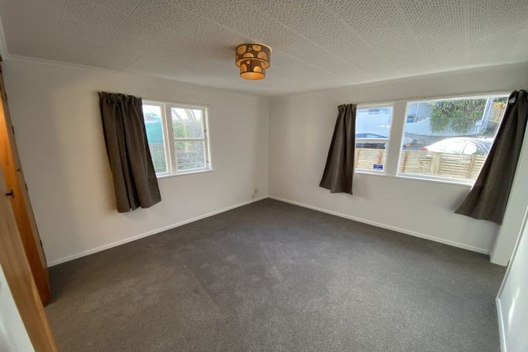 Photo of property in 6 Hallewell Crescent, Johnsonville, Wellington, 6037