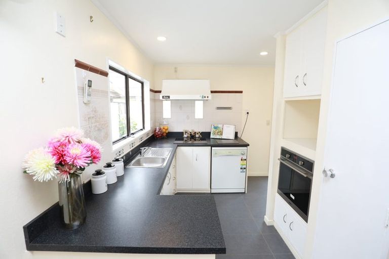 Photo of property in 56 Woodhouse Avenue, Karori, Wellington, 6012