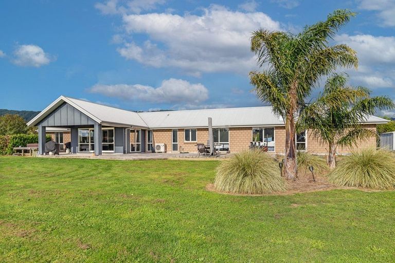 Photo of property in 76 Pohutukawa Drive, Levin, 5571