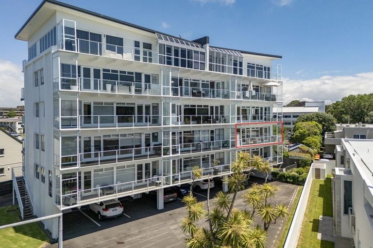 Photo of property in 3/22 Cliff Road, Tauranga, 3110