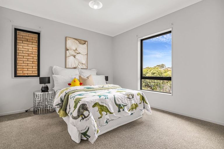 Photo of property in 43 Becker Drive, Weymouth, Auckland, 2103