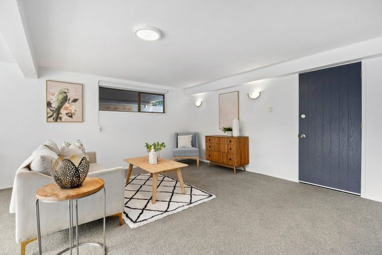 Photo of property in 3 Idyll Place, Northcross, Auckland, 0632