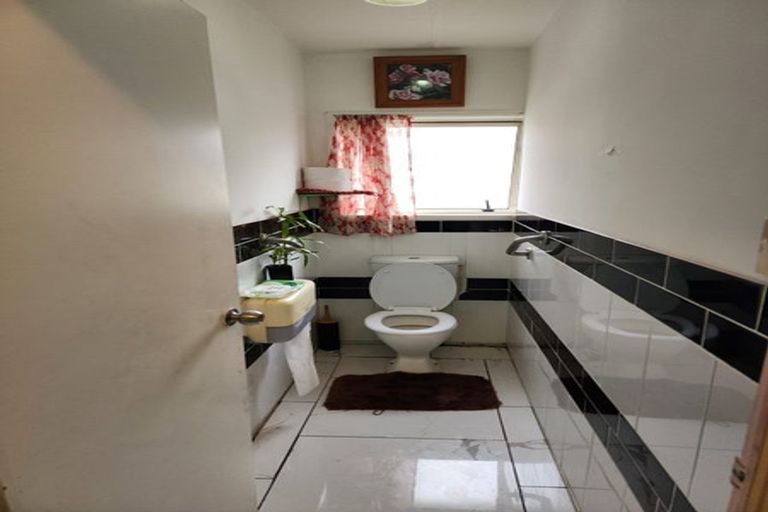 Photo of property in 31 Barneys Farm Road, Clendon Park, Auckland, 2103