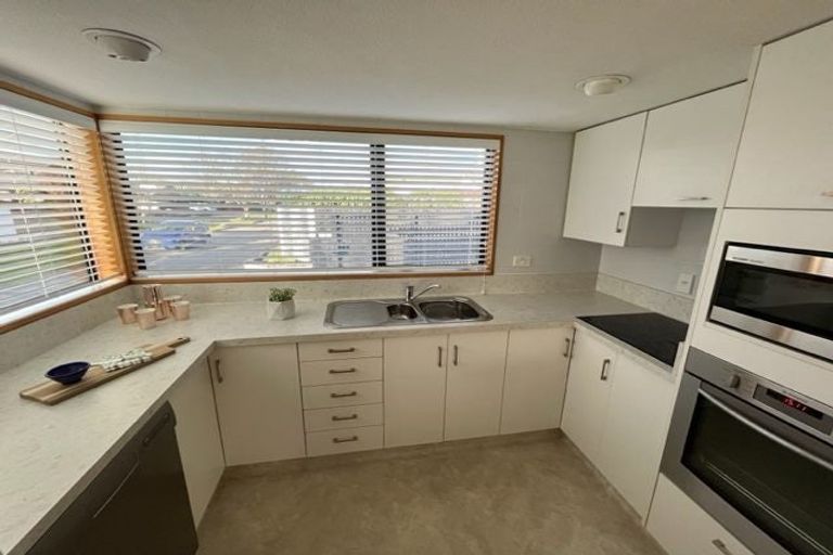 Photo of property in 1/33a Cricklewood Place, Avonhead, Christchurch, 8042