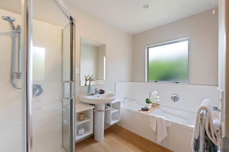Photo of property in 14 Charlotte Way, Raumati South, Paraparaumu, 5032