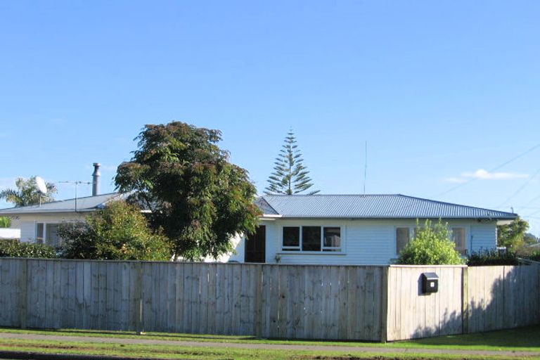 Photo of property in 40 Grove Road, Papakura, 2110