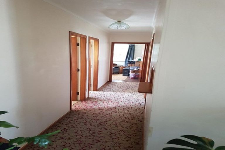 Photo of property in 32 Youngs Road, Papakura, 2110