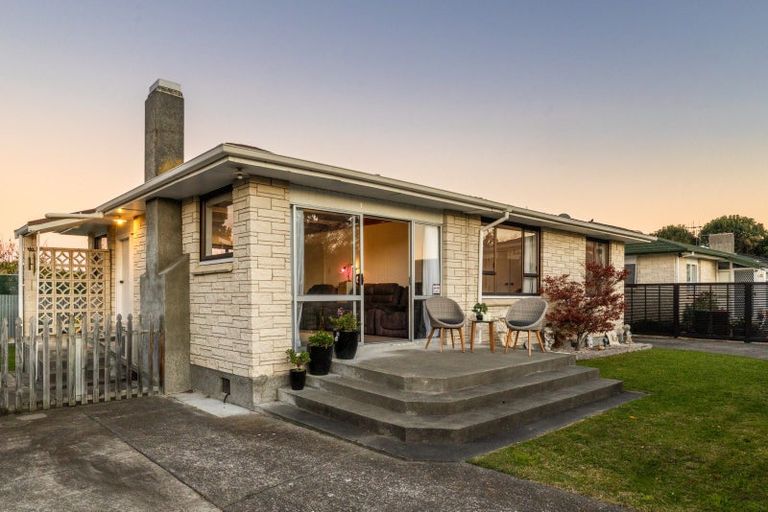 Photo of property in 2/71 Meeanee Road, Taradale, Napier, 4112