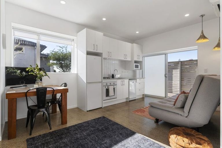 Photo of property in 31 Lingfield Street, Glenfield, Auckland, 0629