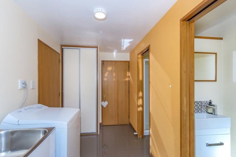 Photo of property in 27 Dovedale Avenue, Ilam, Christchurch, 8041