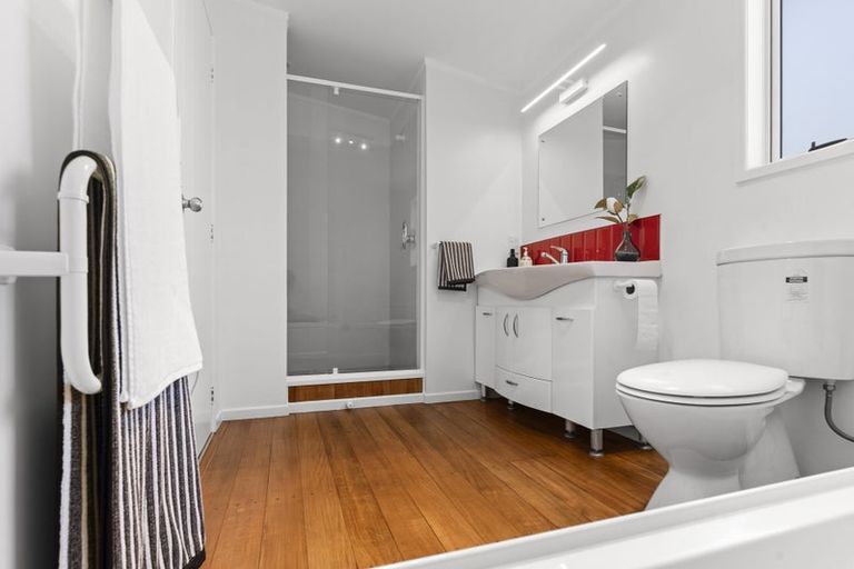 Photo of property in 9 Calvert Road, Moturoa, New Plymouth, 4310