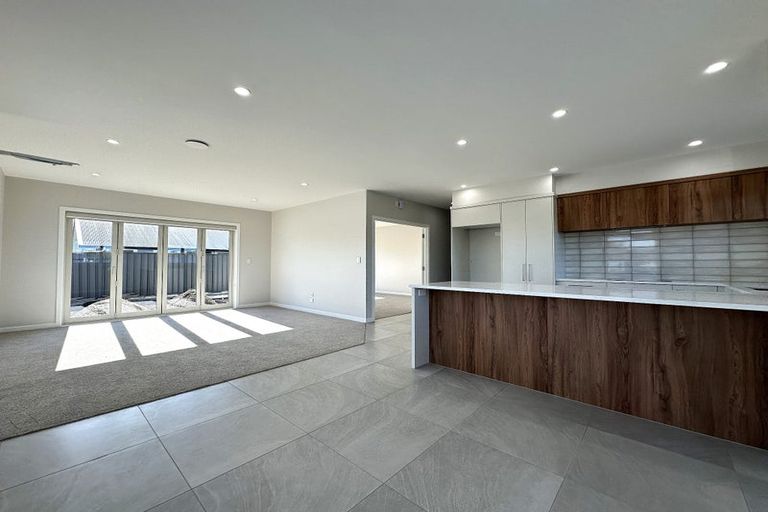 Photo of property in 10 George Yee Place, Taradale, 4112