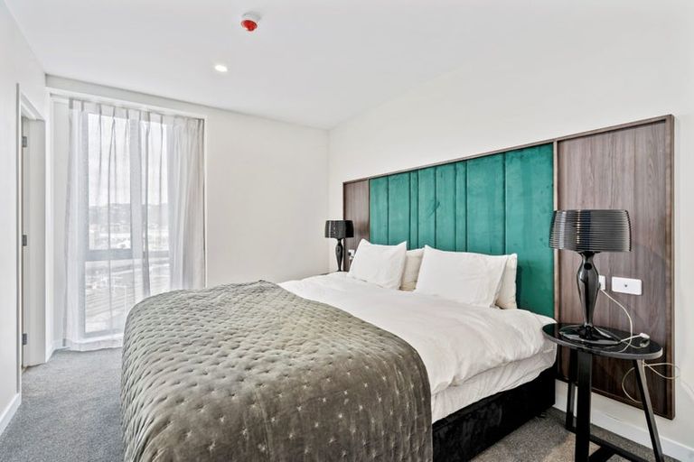 Photo of property in Proximity Apartment Hotel, 804/172u Thorndon Quay, Pipitea, Wellington, 6011