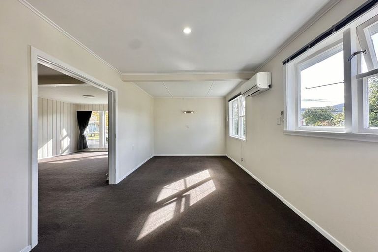 Photo of property in 15 Maher Street, Elderslea, Upper Hutt, 5018