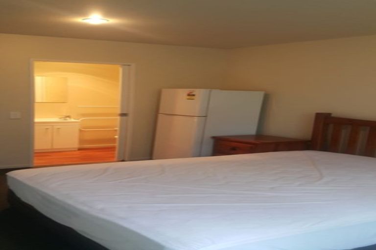 Photo of property in 100 Rattray Street, Riccarton, Christchurch, 8041