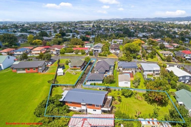 Photo of property in 33 School Road, Te Atatu South, Auckland, 0610