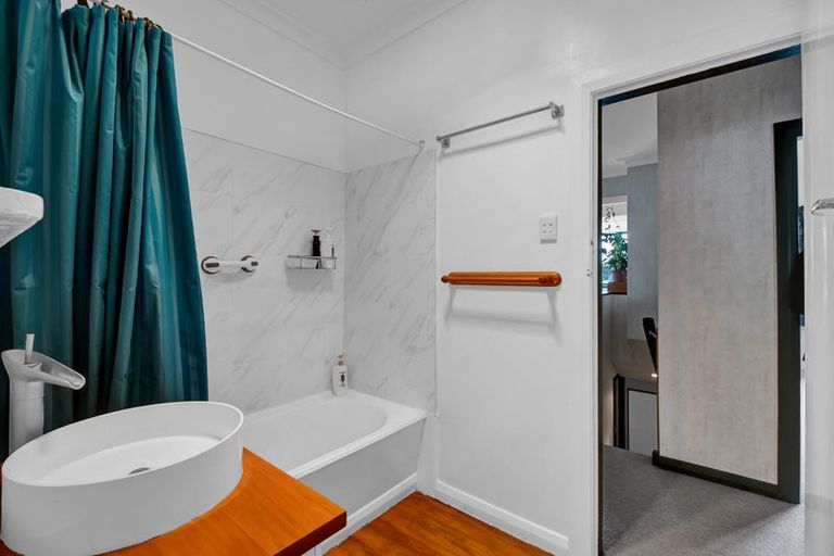 Photo of property in 215 Ngamotu Road, Spotswood, New Plymouth, 4310