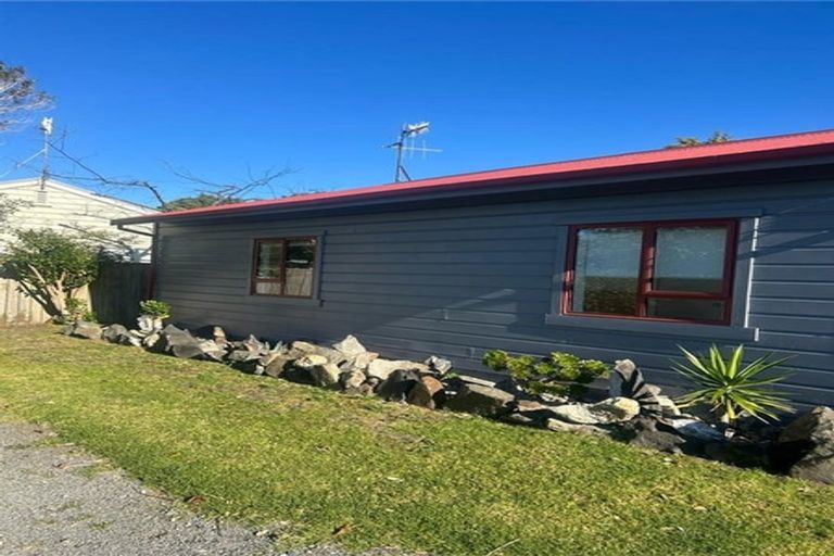 Photo of property in 27 Golf Road, Paraparaumu Beach, Paraparaumu, 5032
