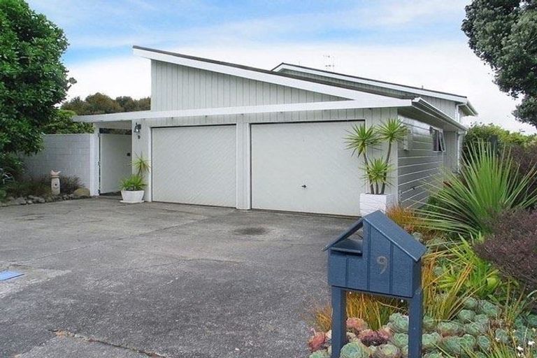 Photo of property in 9 Keel Place, Whitby, Porirua, 5024