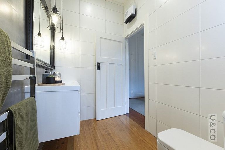 Photo of property in 30-32 Great North Road, Riverhead, 0820