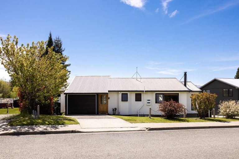 Photo of property in 3 Barbara Hay Street, Lake Tekapo, 7999