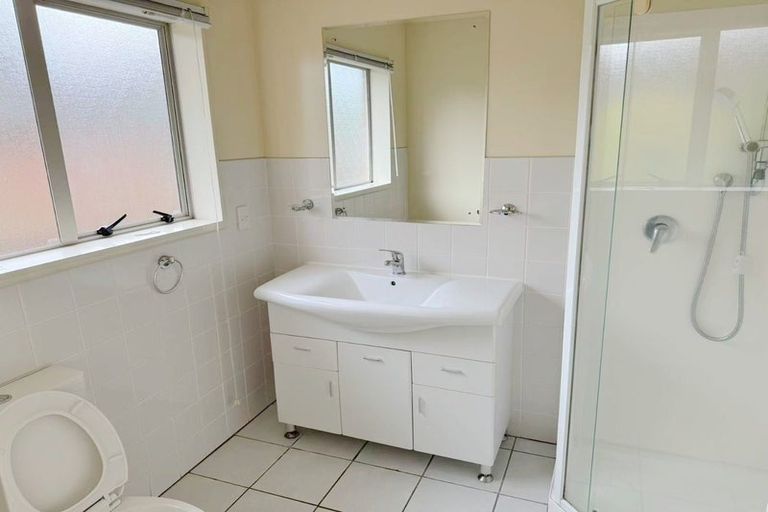 Photo of property in 102a Wharf Road, Te Atatu Peninsula, Auckland, 0610