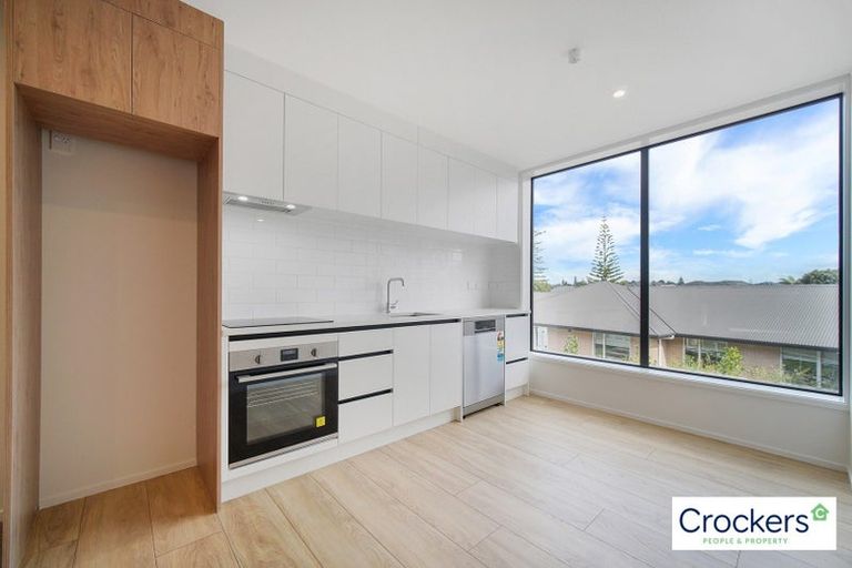 Photo of property in 2/2 Treasure Lane, Te Atatu South, Auckland, 0610