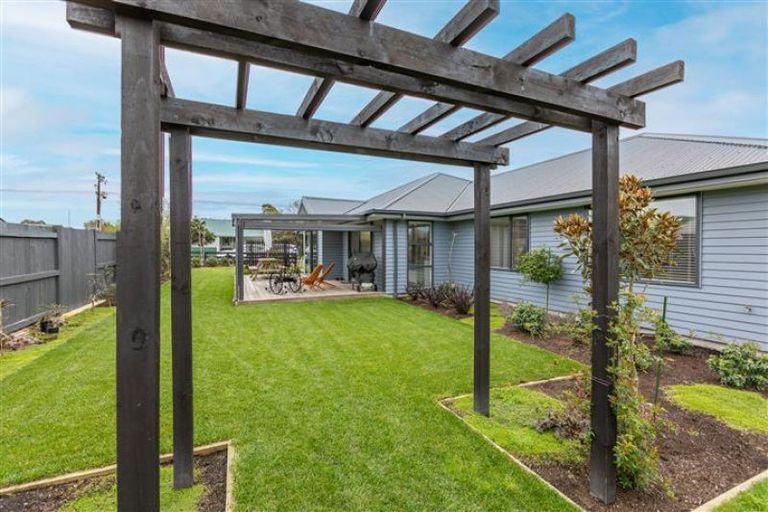 Photo of property in 20 Dee Street, Otane, 4202