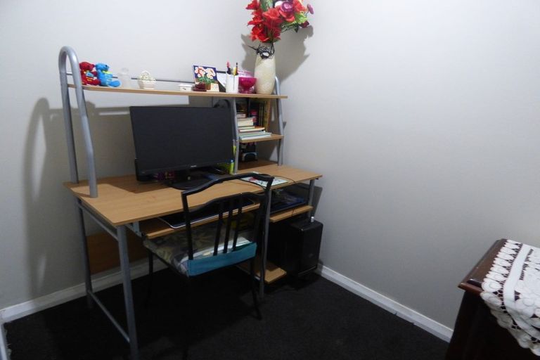 Photo of property in 164 Newlands Road, Newlands, Wellington, 6037