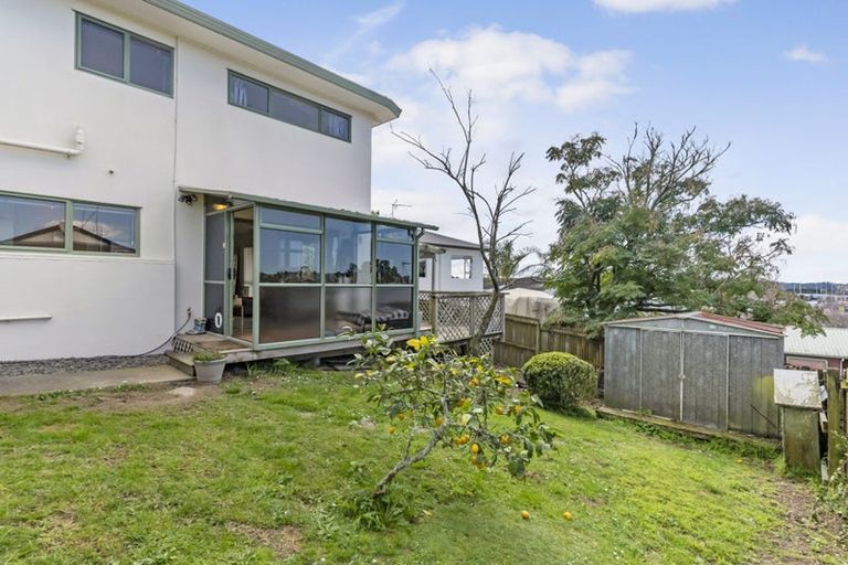 Photo of property in 11 Mannikin Place, Unsworth Heights, Auckland, 0632