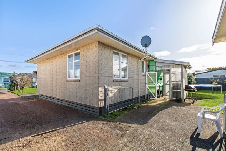 Photo of property in 8 Murray Avenue, Hawera, 4610