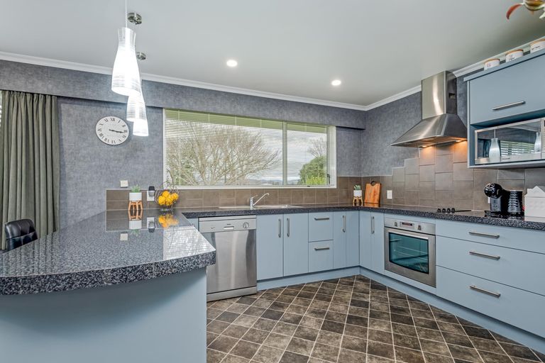 Photo of property in 76 John F Kennedy Drive, Milson, Palmerston North, 4414