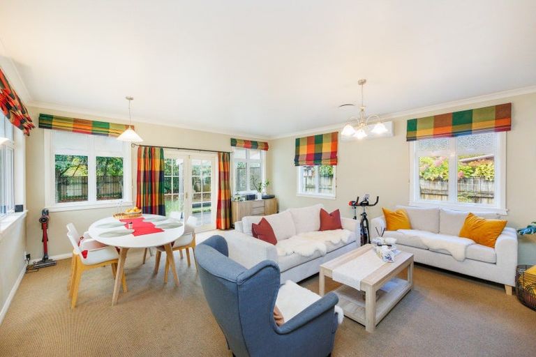 Photo of property in 27 Pahiatua Street, Hokowhitu, Palmerston North, 4410