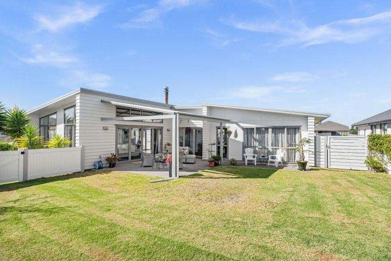 Photo of property in 22 Sando Way, One Tree Point, 0118