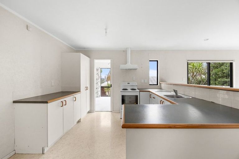 Photo of property in 18 Van Dyke Place, West Harbour, Auckland, 0618