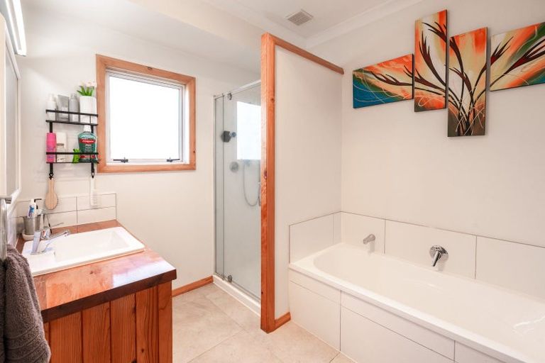 Photo of property in 32 Ballintoy Park Drive, Welcome Bay, Tauranga, 3175