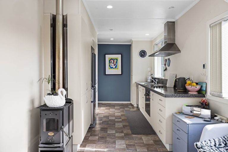 Photo of property in 15 Pukatea Street, Inglewood, 4330