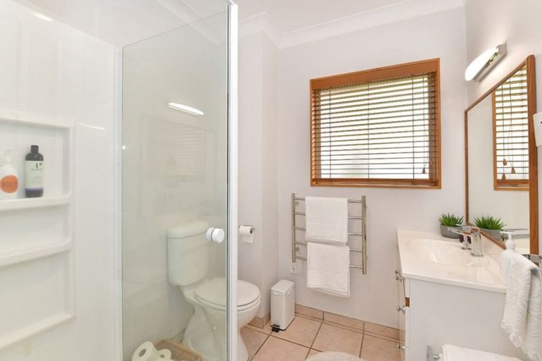 Photo of property in 168 Lakeside Drive, Orewa, 0931