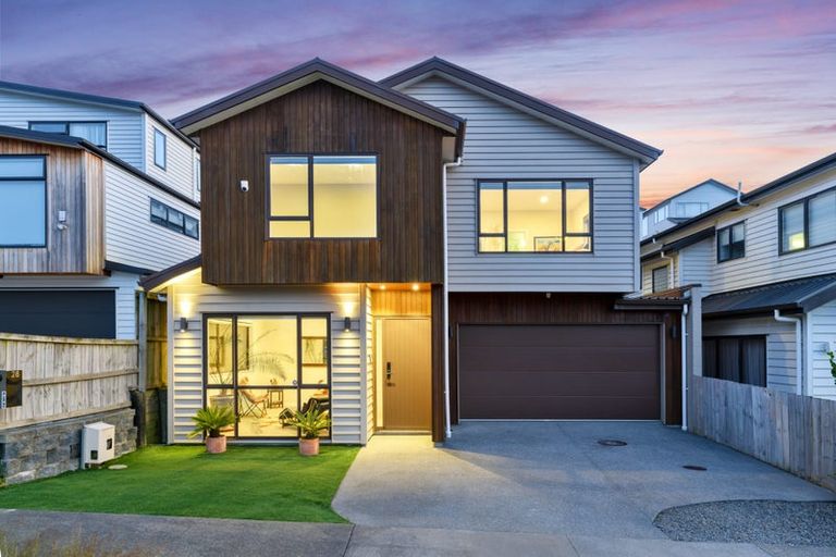 Photo of property in 28 Windlass Street, Long Bay, Auckland, 0630