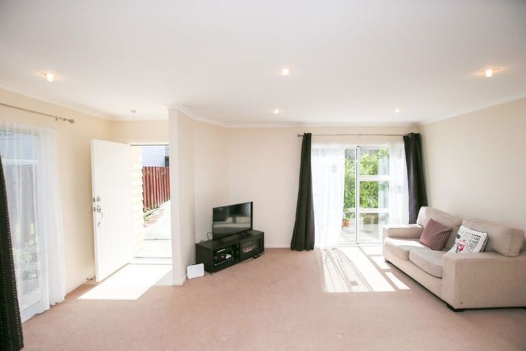 Photo of property in 29a Turville Crescent, Newlands, Wellington, 6037