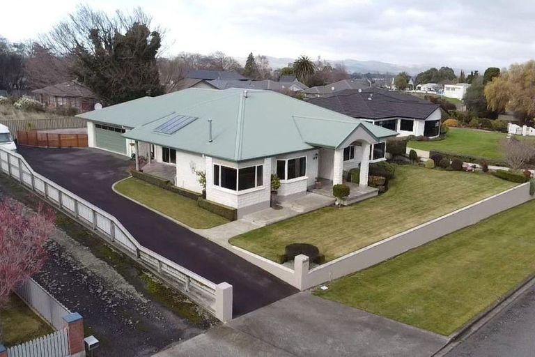 Photo of property in 118 Guy Street, Dannevirke, 4930