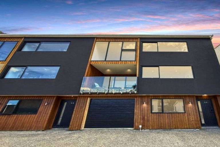 Photo of property in 56 Rangiora Avenue, Kaiwharawhara, Wellington, 6035
