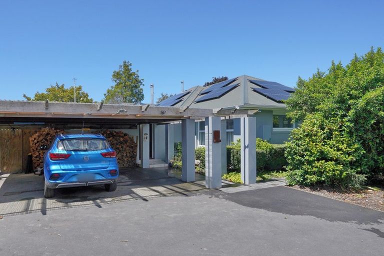 Photo of property in 17 Joyce Crescent, Ilam, Christchurch, 8041