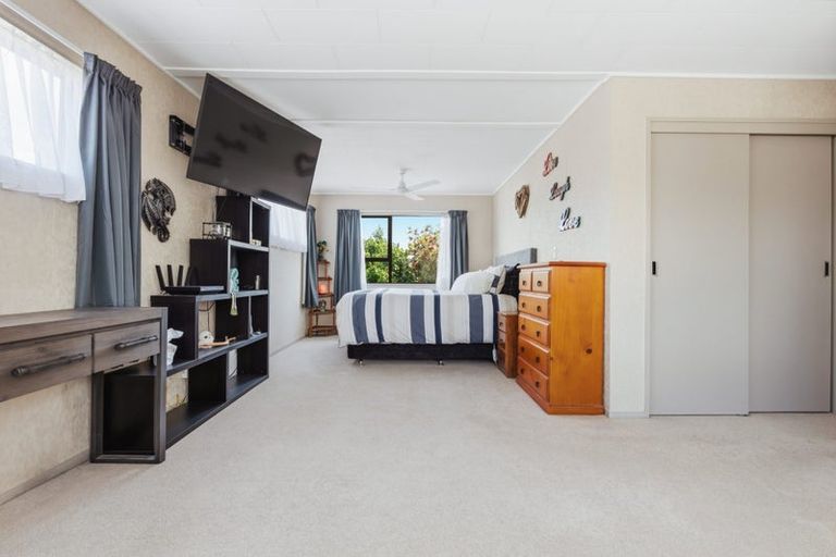 Photo of property in 2 Kempton Place, Richmond Heights, Taupo, 3330