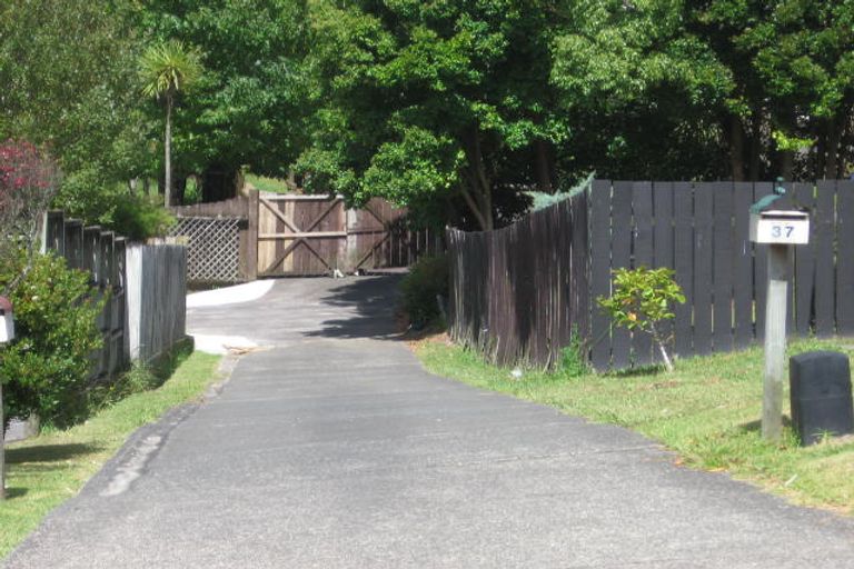 Photo of property in 37 Trias Road, Totara Vale, Auckland, 0629